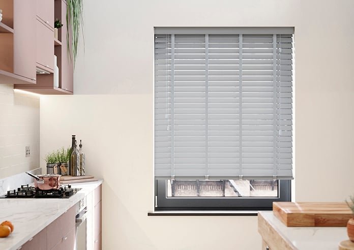 Ecowood Deluxe, Tranquil Grey Fine Grain - Motorised Venetian Blind - Image 3